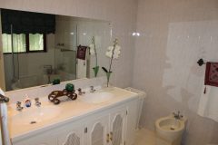 Room-6-Bathroom-scaled